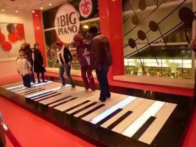 上海市地板钢琴出租音符魔法地面钢琴租赁厂家