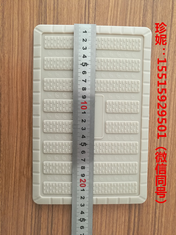 郑州市汽车脚垫防滑踏板厂家汽车脚垫防滑踏板材质：塑料，一次成型，质优价廉，量大从优