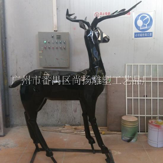 玻璃钢鹿雕塑广州抽象马雕塑定制图片