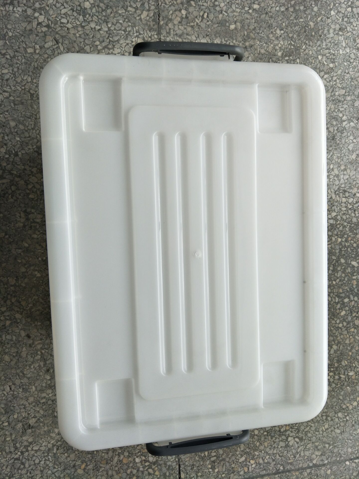 广东塑料收纳箱 塑胶储物箱价格  厂家直销加厚收纳箱 带轮子塑料衣物整理箱