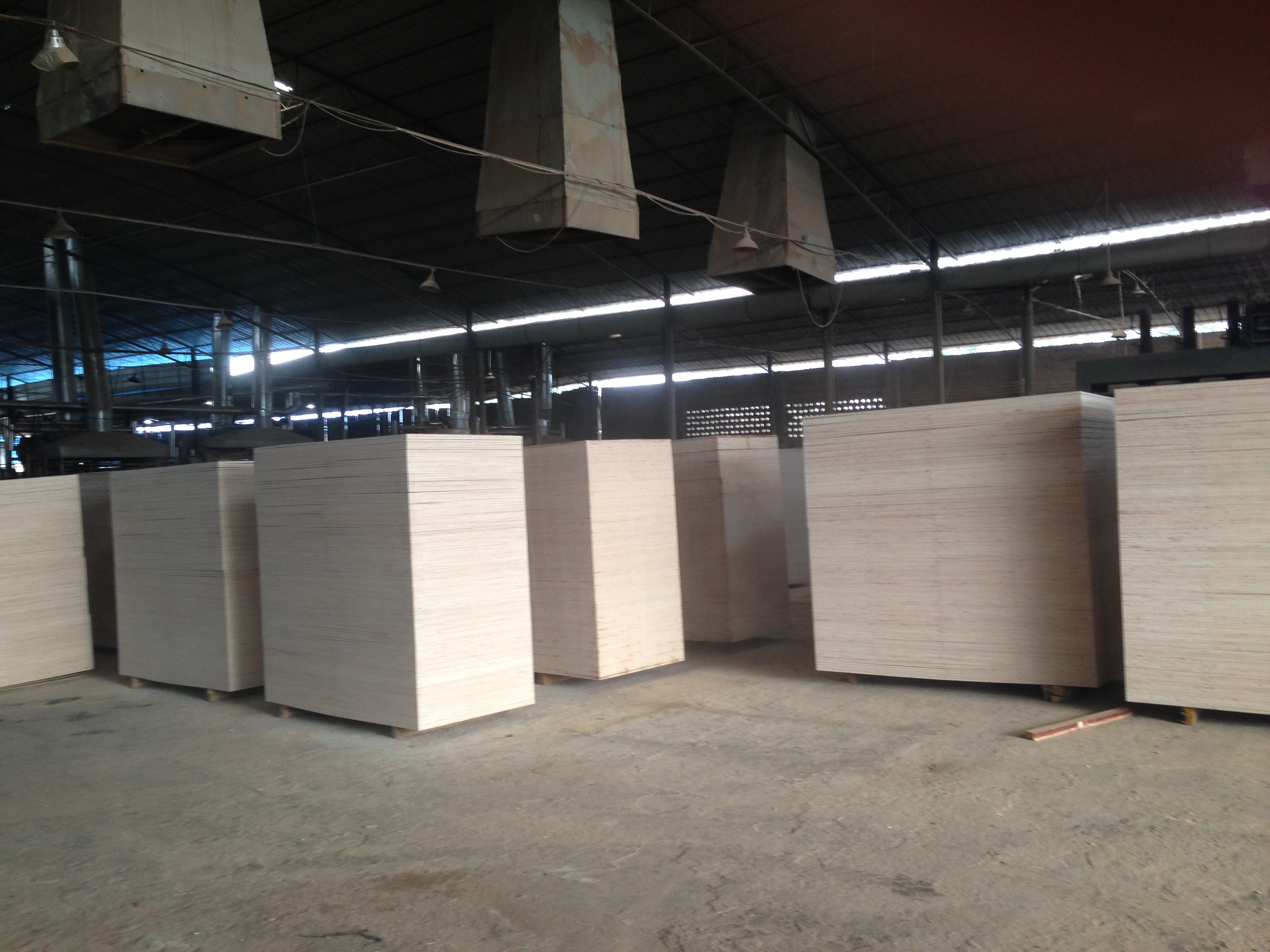 郑州建筑模板厂家直销人造胶合板批发