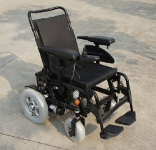 威之群灯控式电动轮椅可用于晚间行走的电动轮椅图片