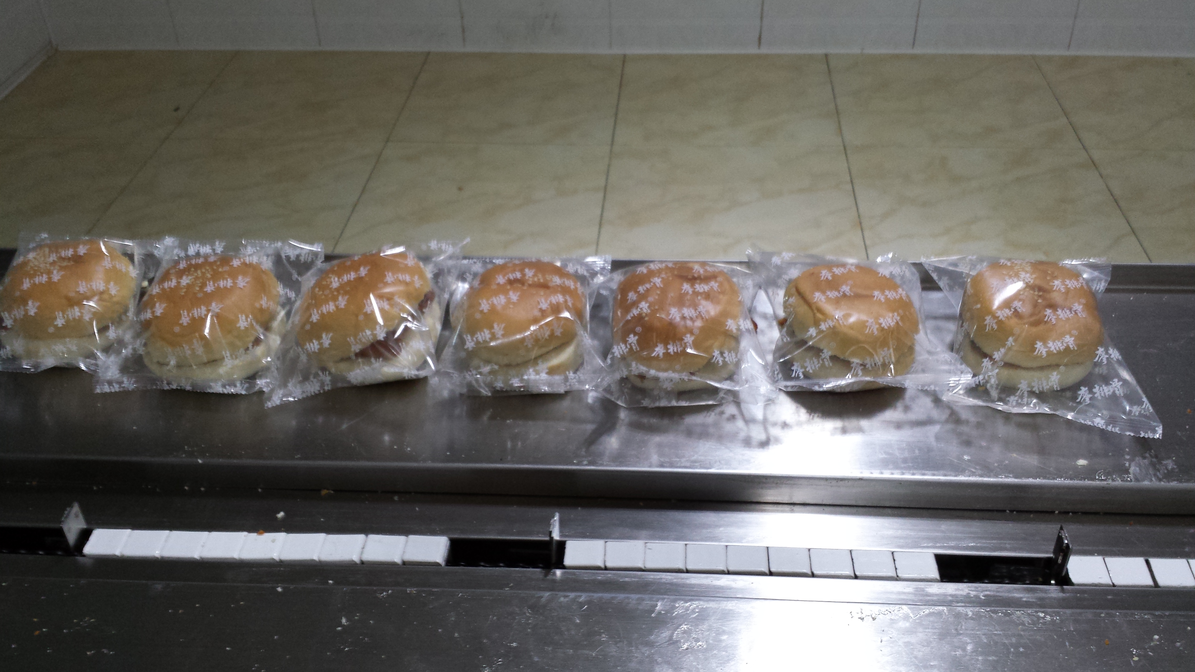 成都市面包包装理料线冻货肉串包装机厂家面包包装理料线冻货肉串包装机广东枕式包装机厂家
