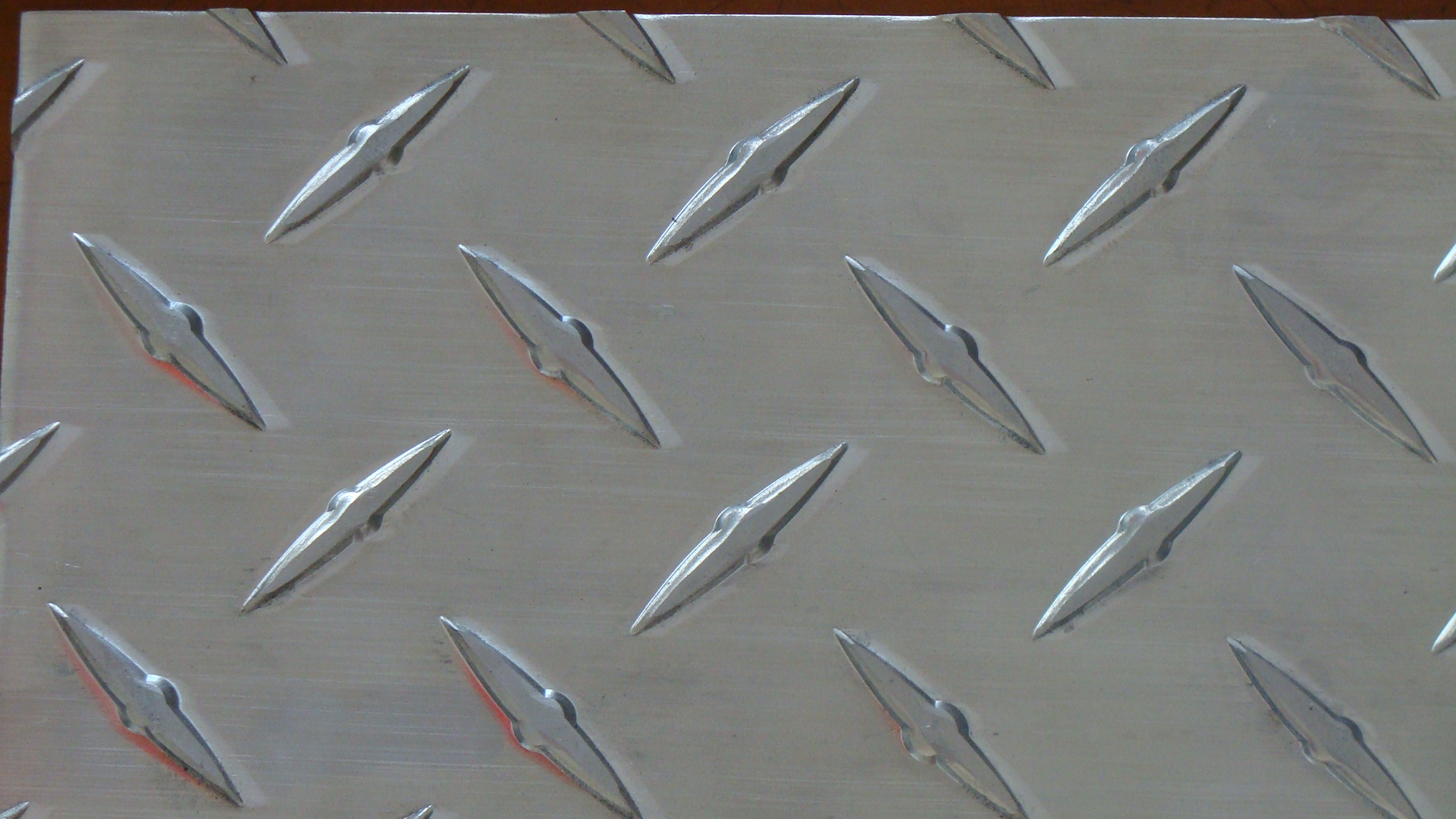 济南市1060五条筋花纹铝板 彩涂铝卷厂家五条筋花纹铝板 彩涂铝板 1060五条筋花纹铝板 彩涂铝卷