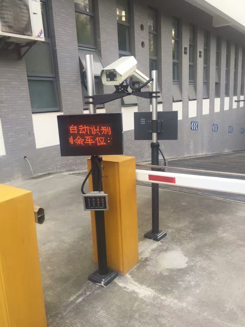 上海市小区道闸收费系统厂家小区道闸收费系统 车牌识别停车场智能管理系统