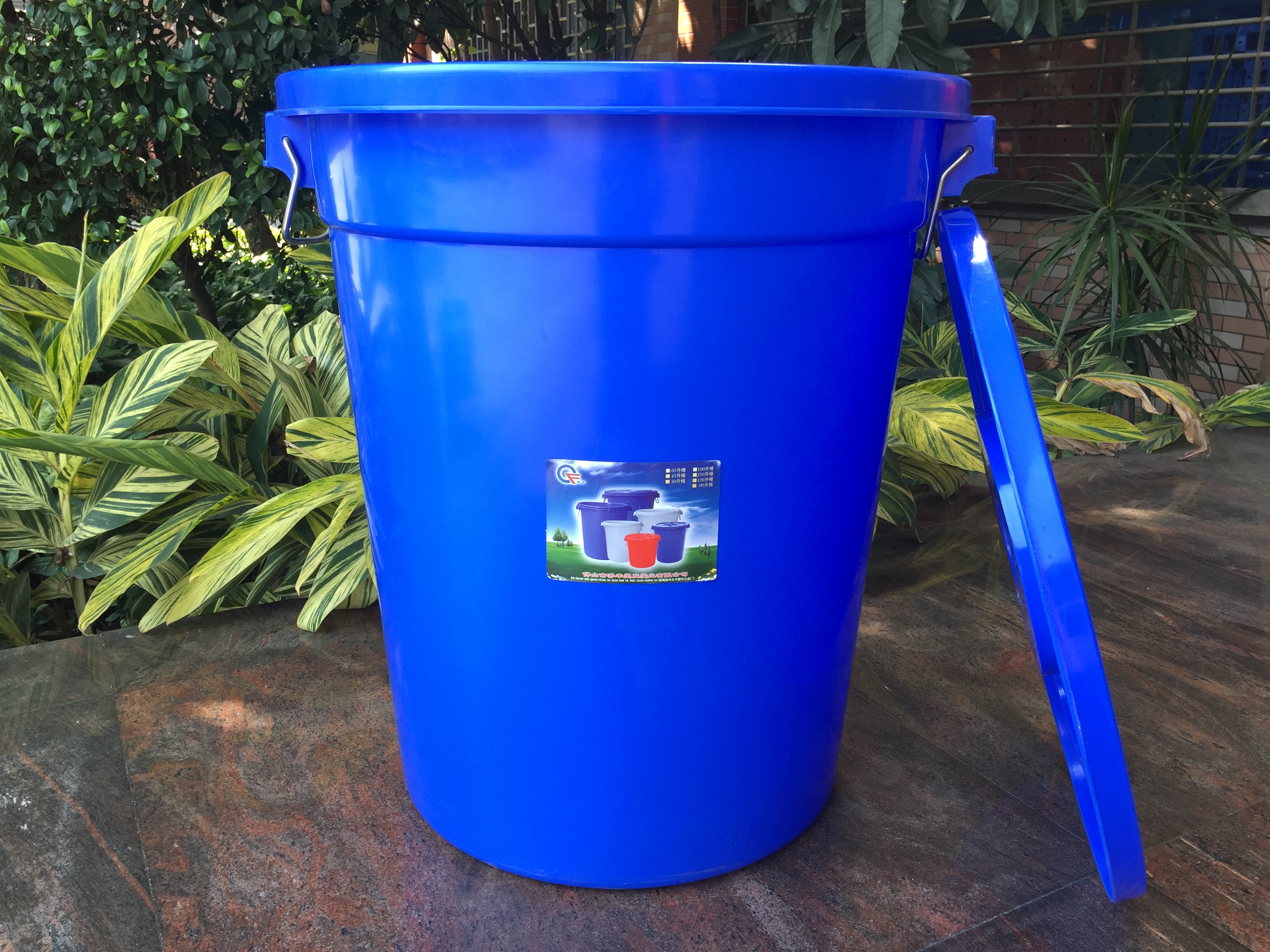 佛山塑料水桶厂家 佛山塑料白色水桶 蓝色水桶生产厂家 乔丰塑胶厂