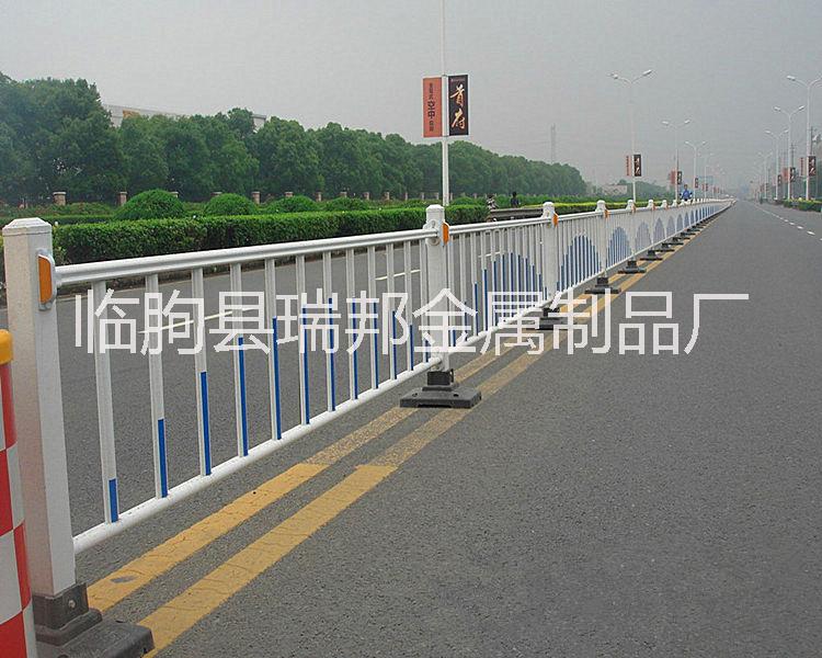 现货供应道路护栏加工道路护栏锌钢道路护栏 公路护栏 道路中央隔离护栏