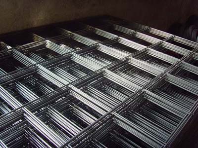 厂家生产销售铁网格网热镀锌碰焊网倒水泥网不偷工减料价格实惠！