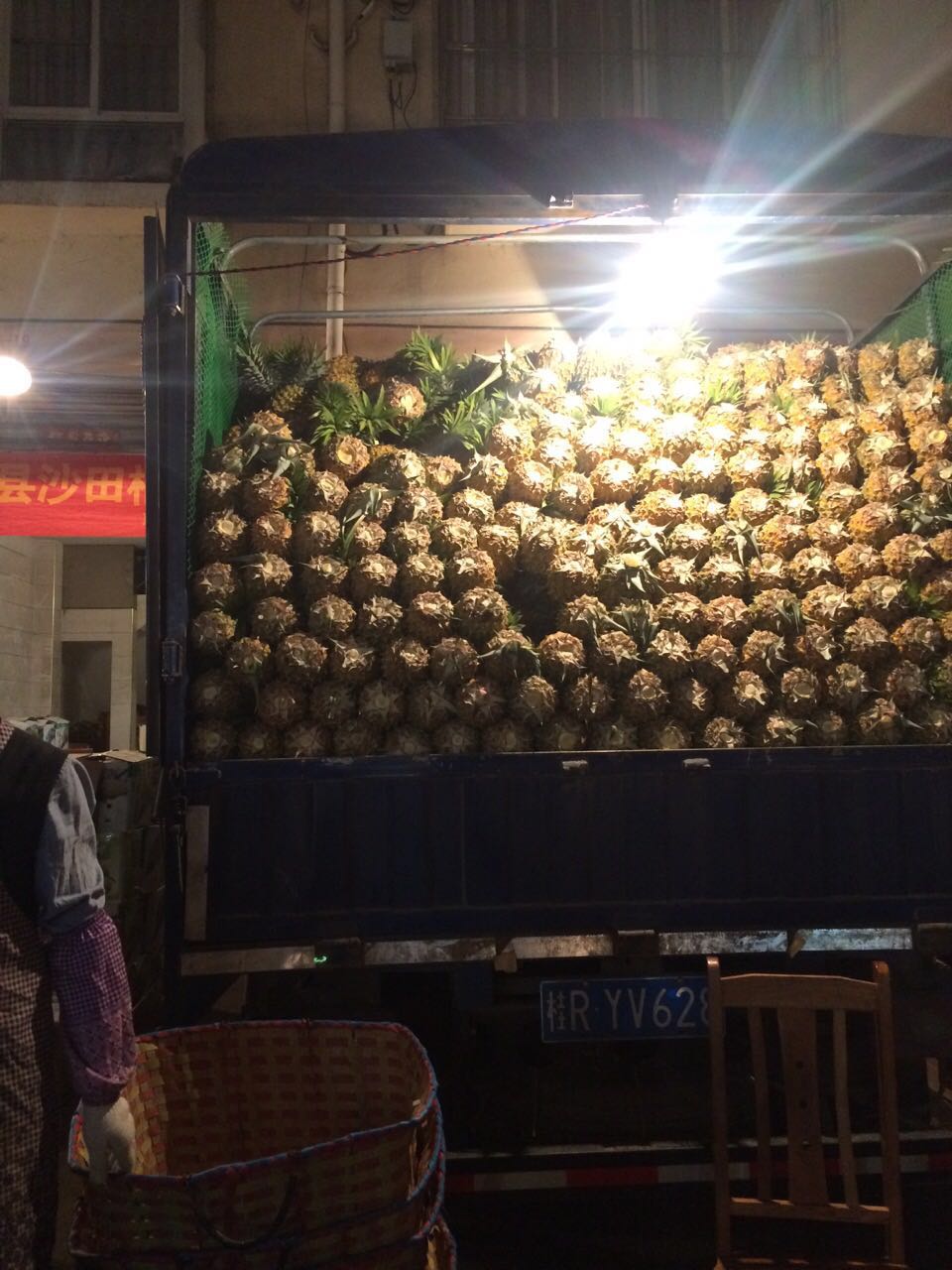 菠萝代销代购菠萝批发广西贵港市水果代销菠萝供应商菠萝代购