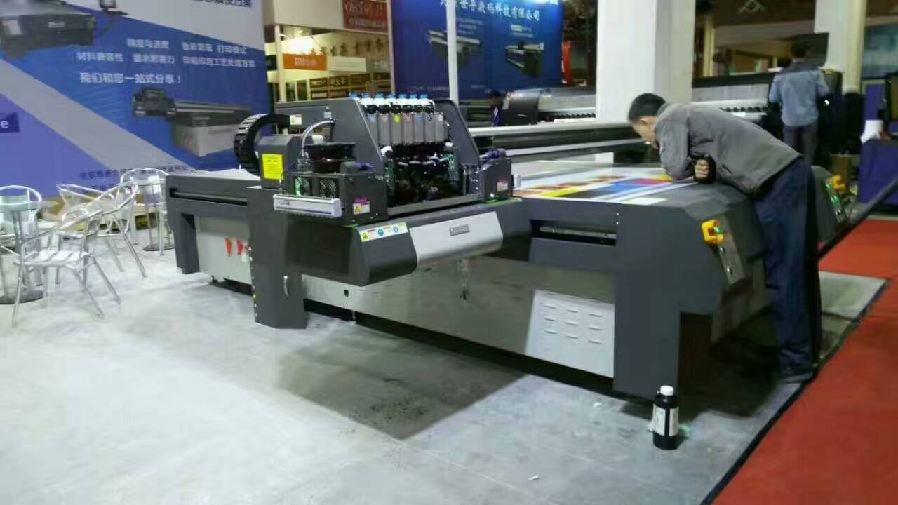 南昌市喷绘彩印机厂家印刷机 喷绘机 喷绘彩印机