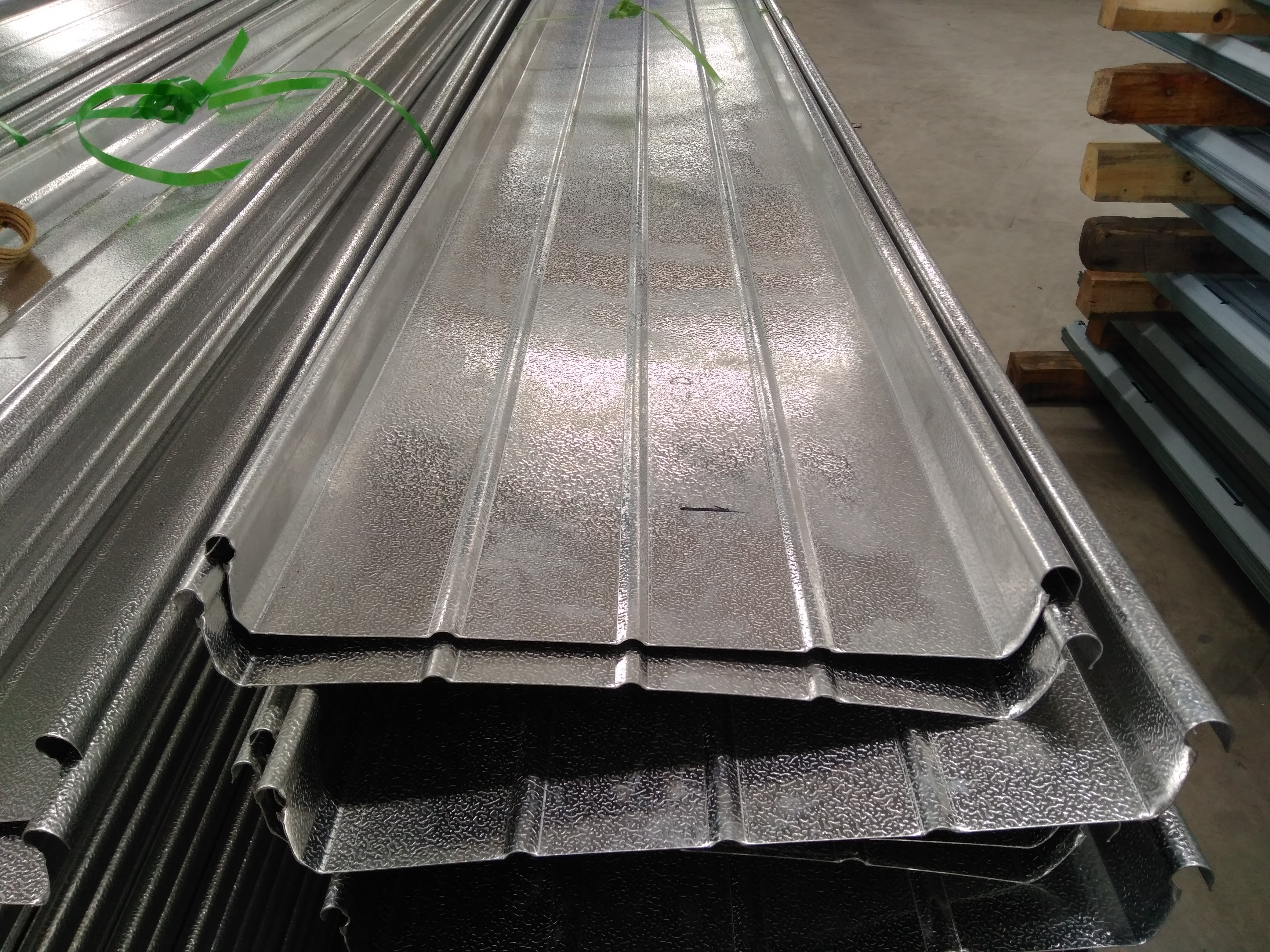 厂家直销铝镁锰屋面板