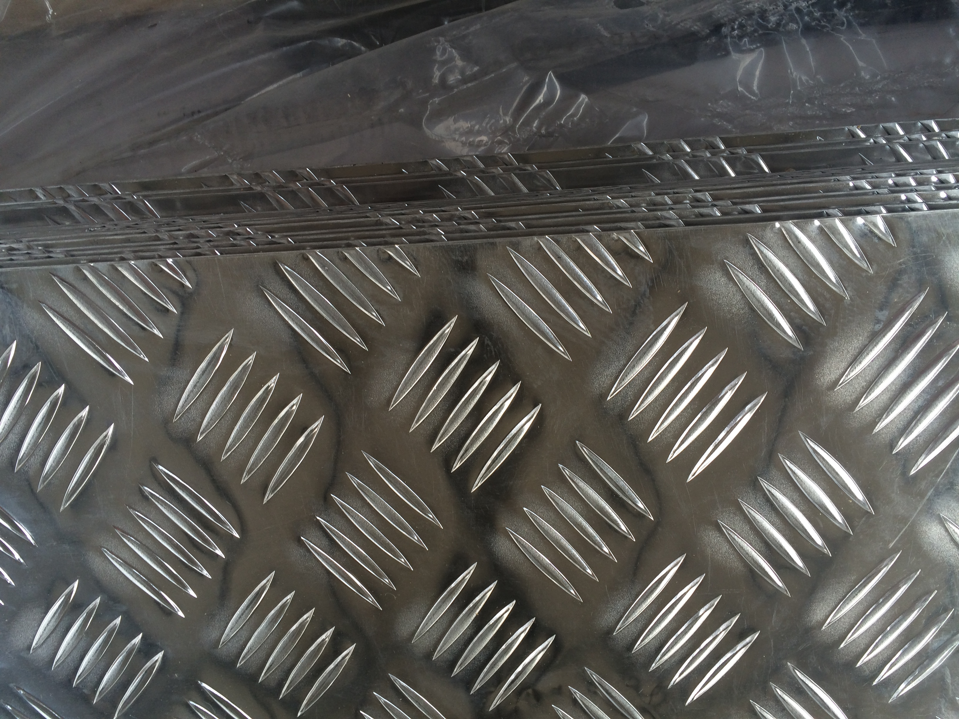 防滑铝板 花纹铝板 五条筋铝板 山东厂家生产销售