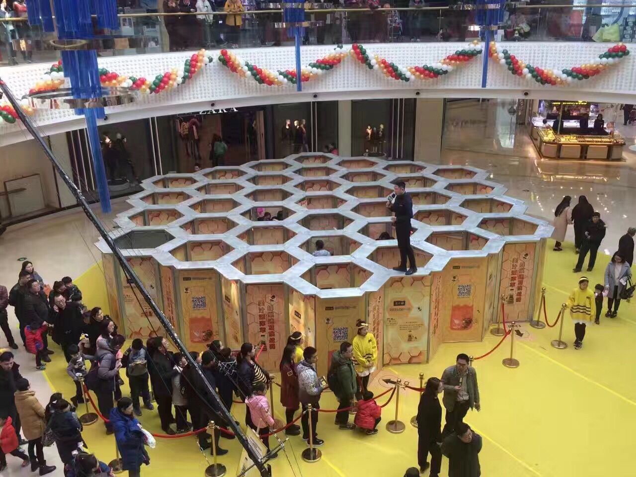 上海市蜂窝迷宫厂家湖南厂家蜂窝迷宫出租*蜂巢迷宫最大尺寸