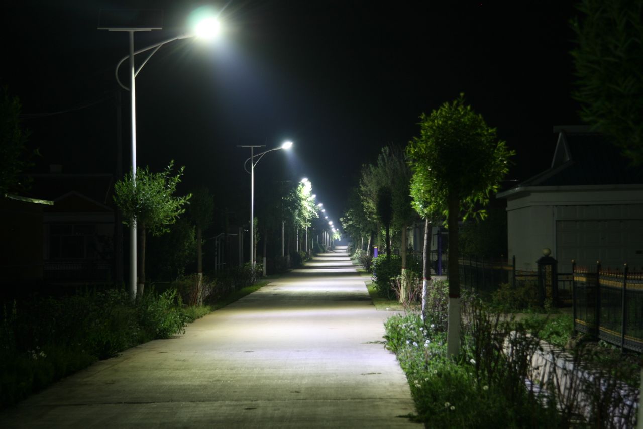 销售湖南永州7米30WLED太阳能路灯 农村太阳能路灯