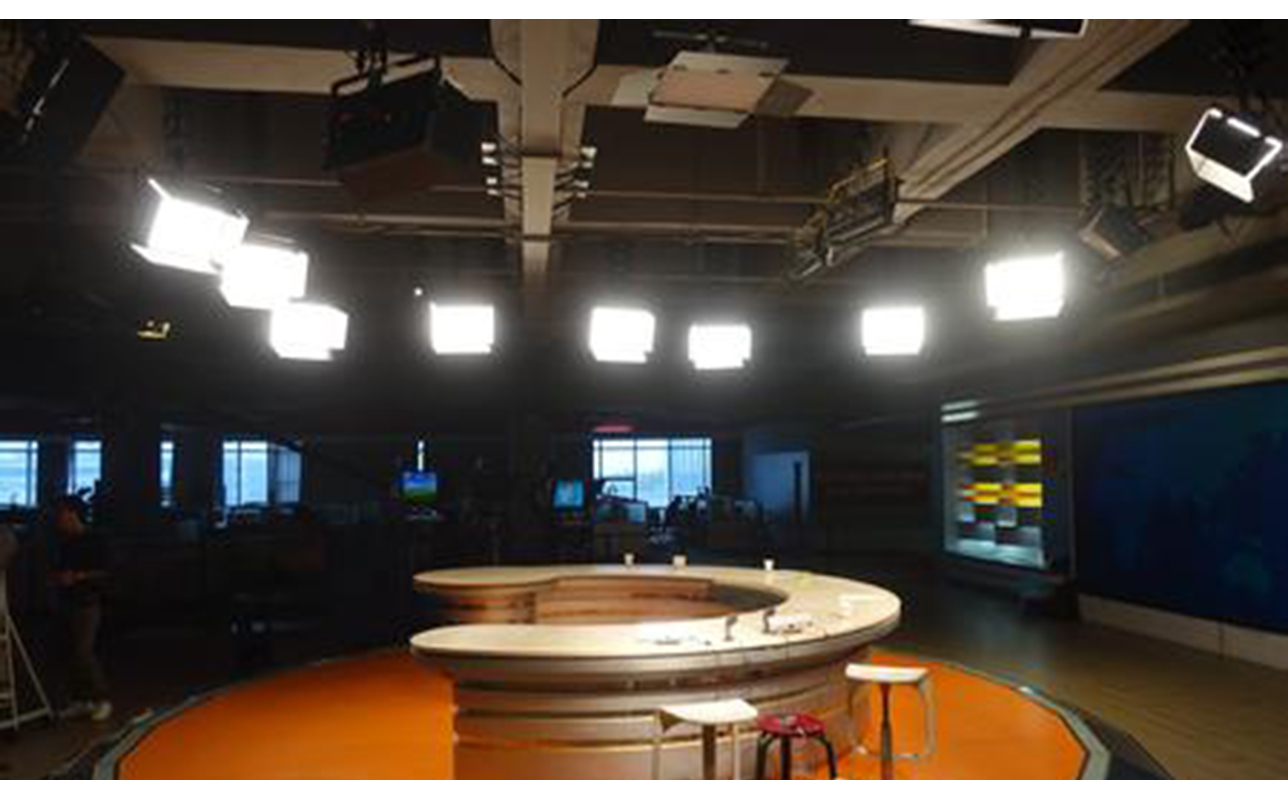 专业电视虚拟演播室灯光方案校园图片