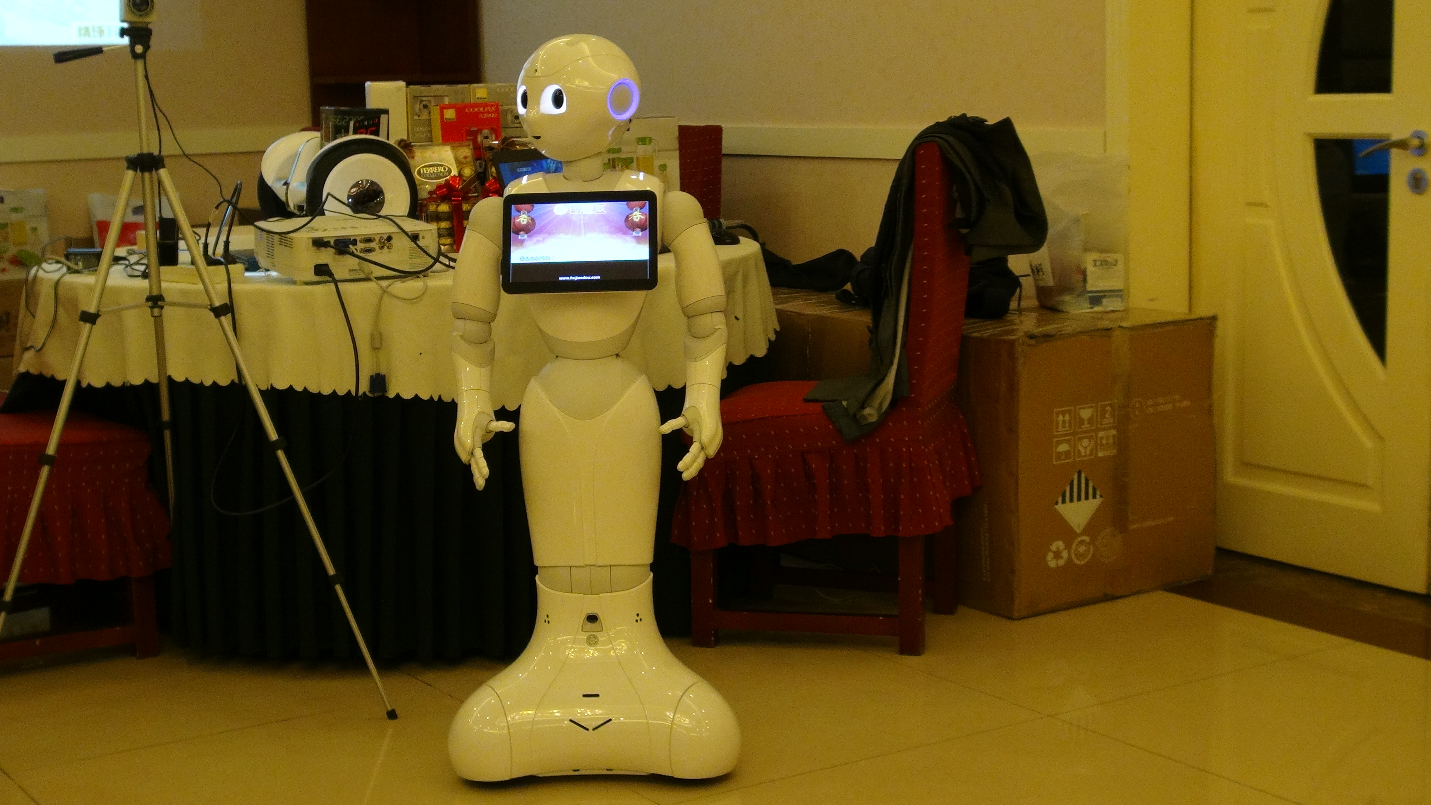 供应智能机器人Pepper 多功能机器人