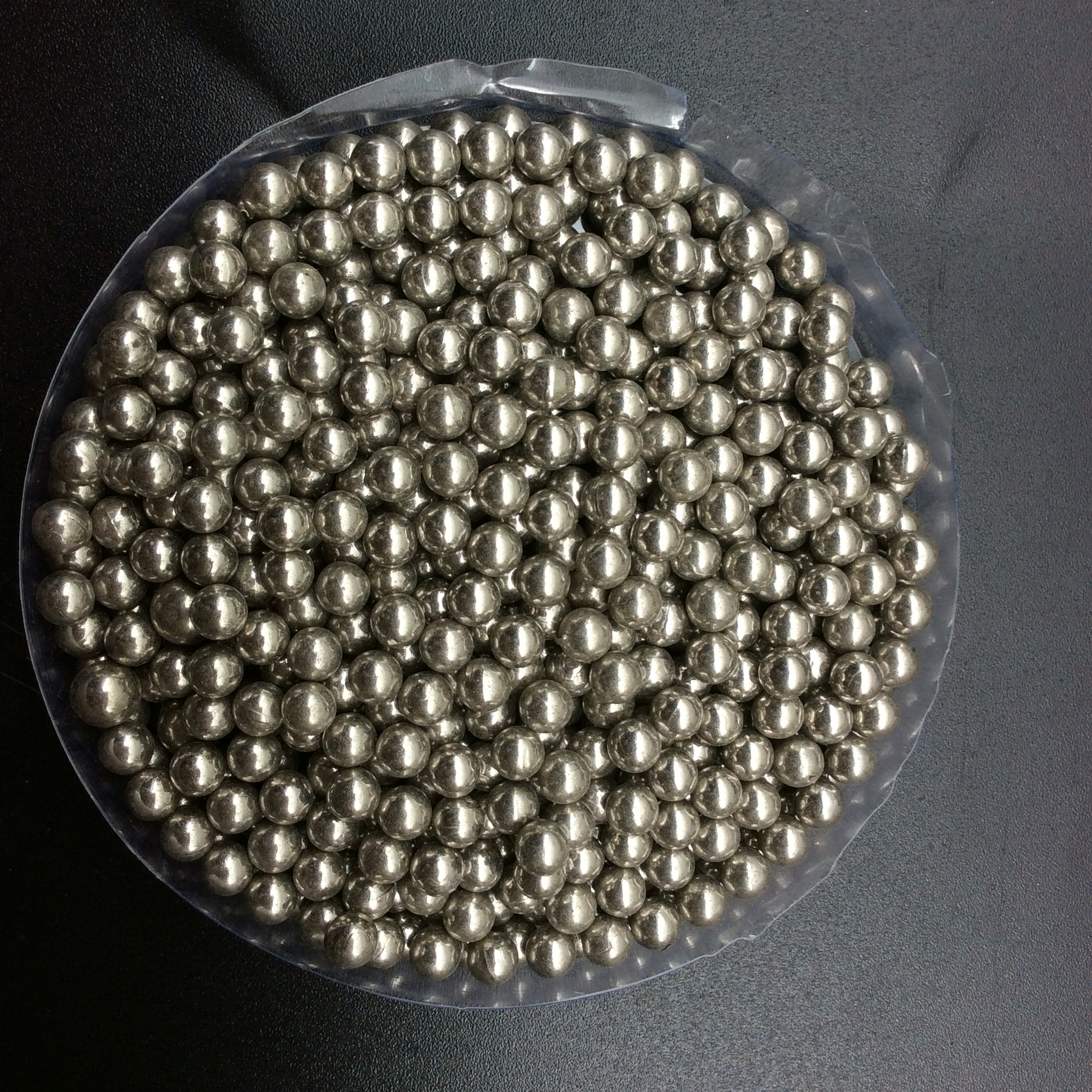 4mm不锈钢圆球振动抛光增亮宏伟振动抛光不锈钢圆球图片