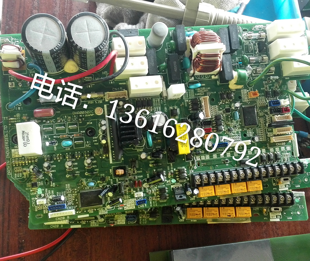 大金油冷机AKZ148-D215电脑控制主板DHA00302C  大金油冷机电脑主板维修图片