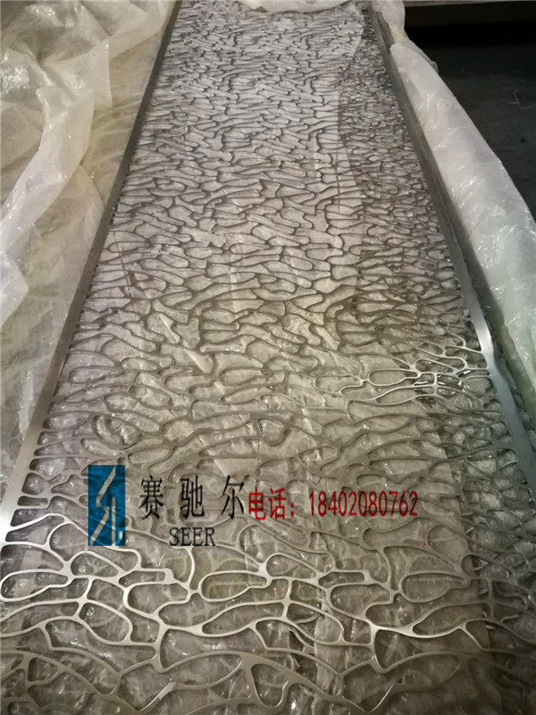 供应用于装饰的牡丹江新型设计镂空雕花彩色不锈钢镂空雕花屏风图片