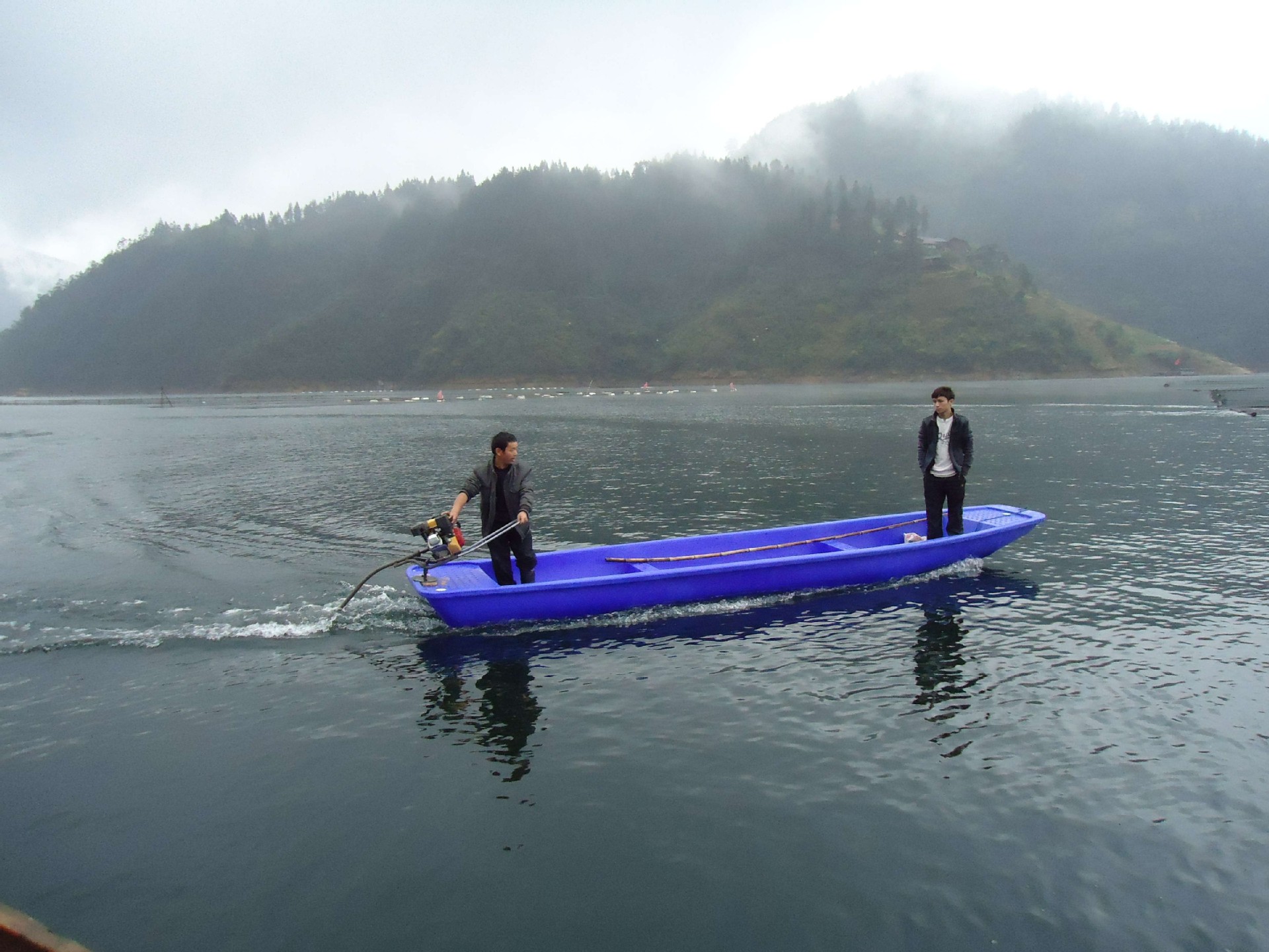 4米水产养殖塑料渔船塑料冲锋舟水上娱乐渔船塑料捕鱼养鱼船河道清理船