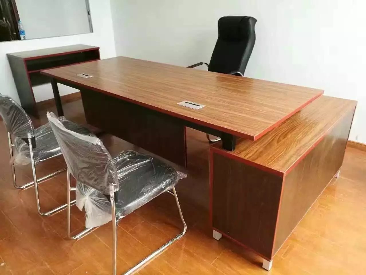 老板经理办公会议桌椅隔断组合桌合批发