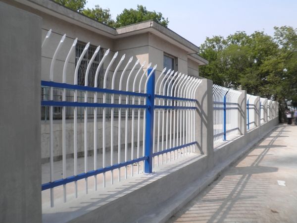 长期供应锌钢护栏小区学校公路护栏