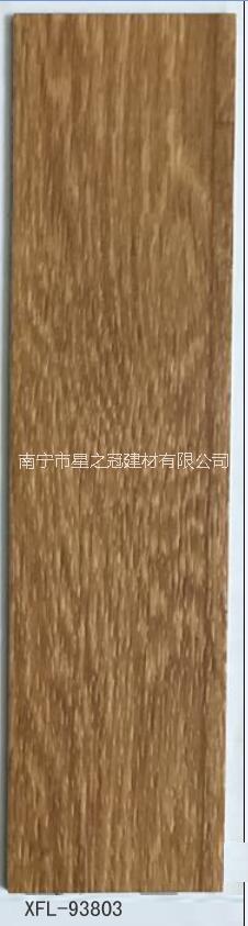 广西南宁木纹PVC胶地板批发商 室内2mm环保办公室PVC胶地板厂家
