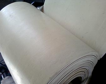 青岛白色橡胶输送带，白色食品带厂家报价，批发白色橡胶带图片