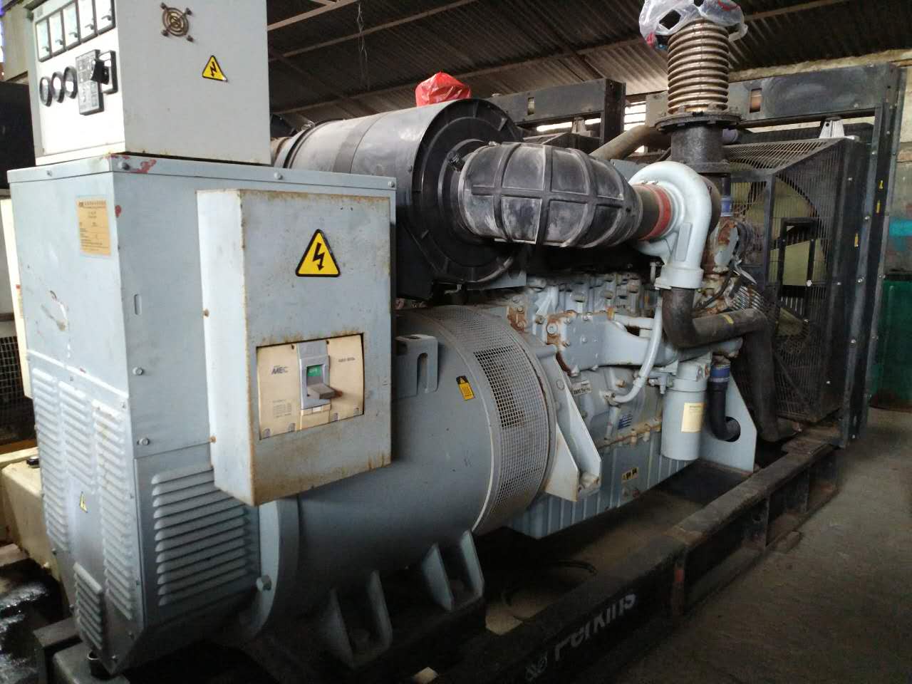 供应二手360KW帕金斯柴油发电机|劳斯莱斯发电机图片