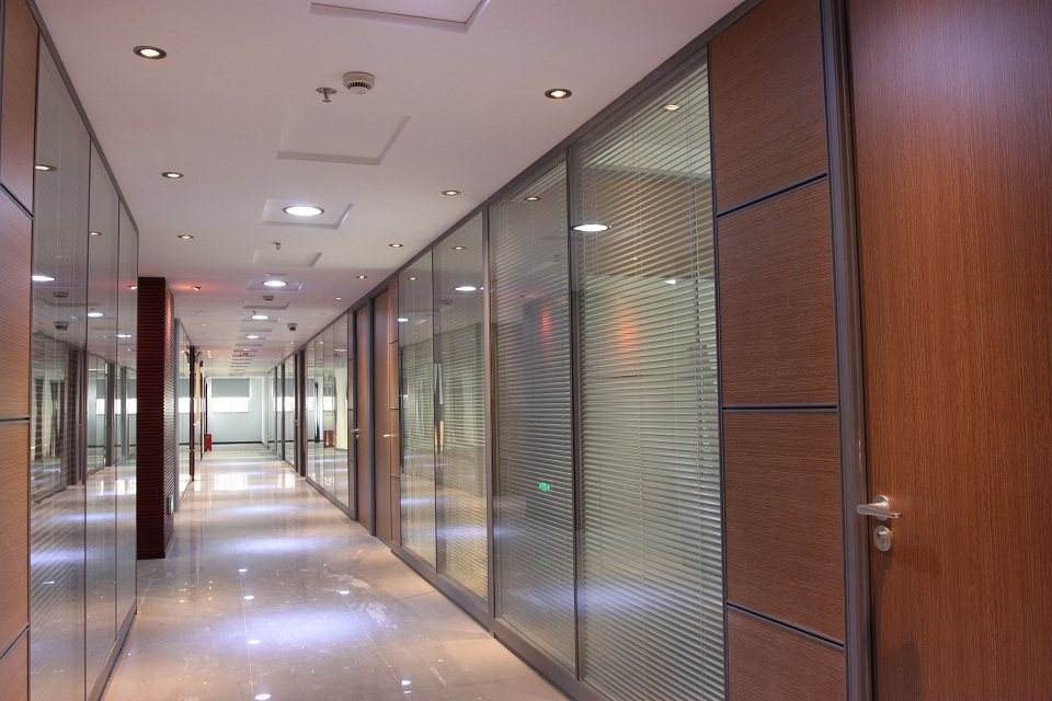 天津办公室隔墙定做天津钢化玻璃隔间厂家天津办公室隔音墙生产图片