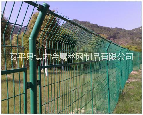 养殖围栏网厂家、哪里有卖养殖围栏网的厂家？铁丝围栏网批发图片