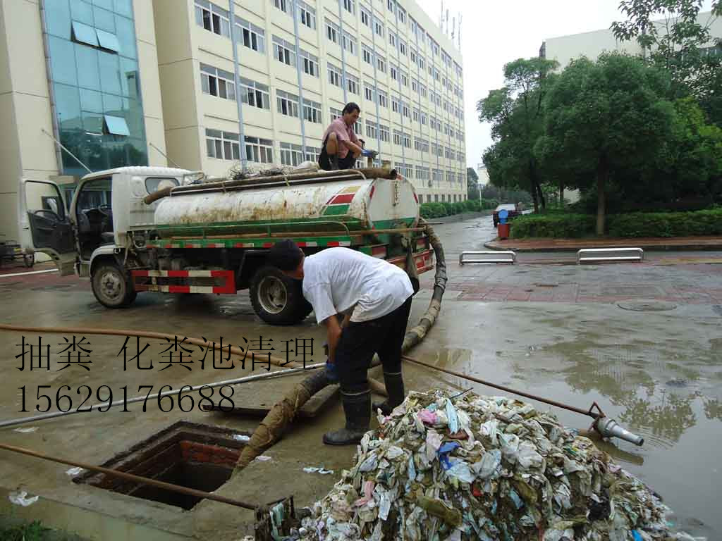 武汉化粪池清理公司专业清掏隔油池抽粪清洗疏通图片