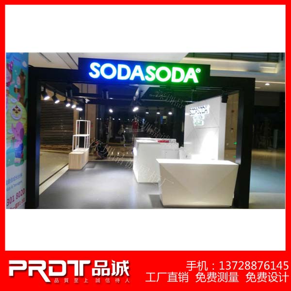 SODASODA气泡水饮品店设计定做简约木质烤漆展示柜及铁艺烤漆支架 定制展示柜图片