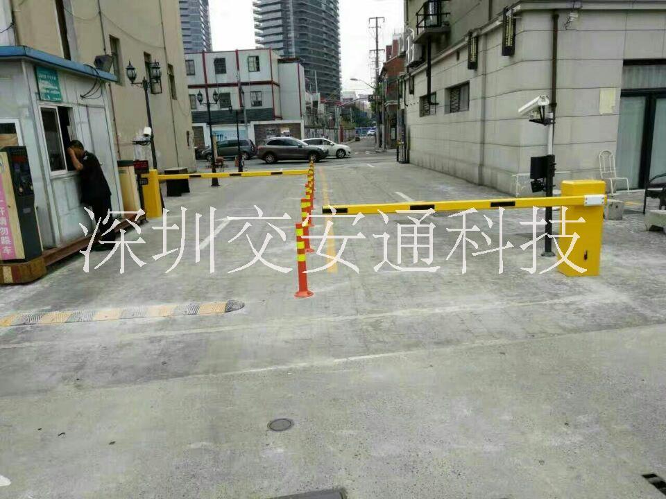 贵阳市小区车辆识别系统 道闸自动抬杆 快速识别车牌号