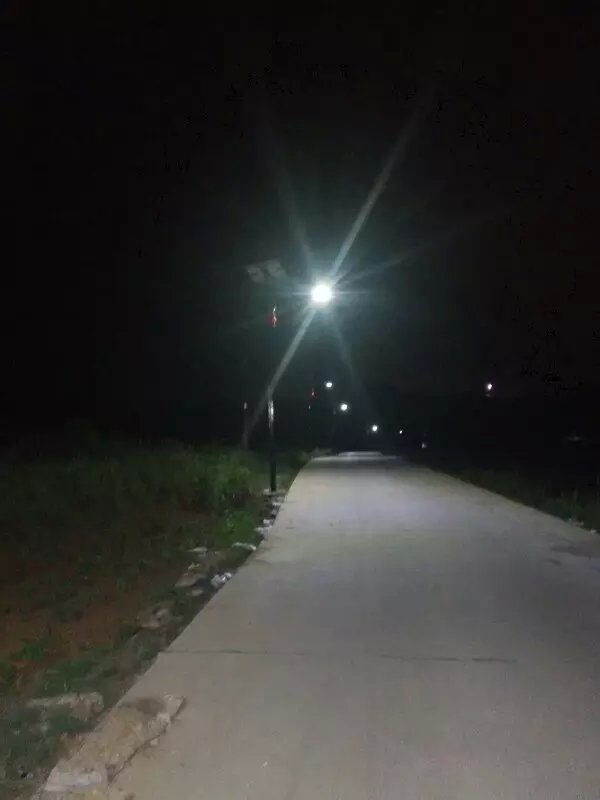 供应贵州民族特色太阳能路灯农村道路7米led路灯多少钱图片