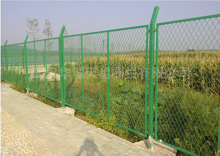 钢板网厂家武汉十堰市武当山医院外围钢板网护栏图片