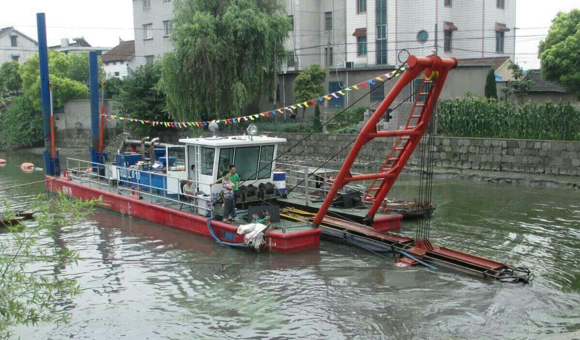 河南挖泥船报价_漳州抽沙船报价_清淤船报价_河南清淤设备价格