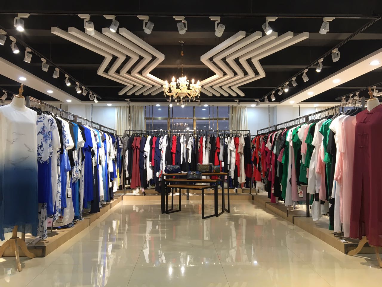 上海衣服批发市场进货夏季连衣裙  ZOLLE 因为