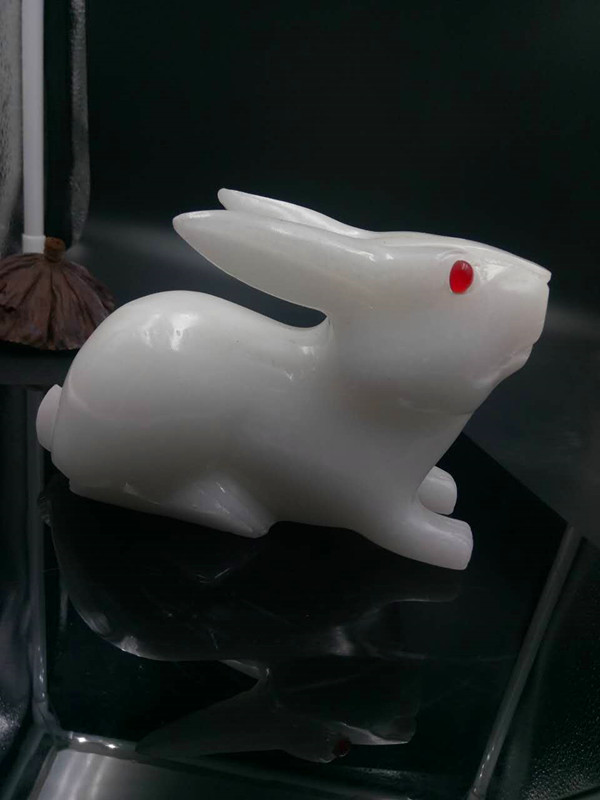 盛逹玉器——青白玉手工雕刻玉兔图片