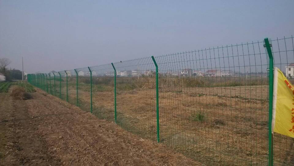 厂家销售1.8米高3米长双边护栏网