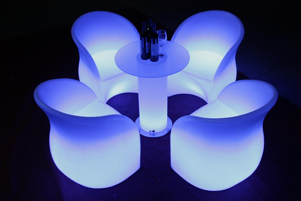 滚塑LED灯罩壳加工定做 滚塑酒吧LED桌椅定做 滚塑室内外观赏灯价格 滚塑LED灯加工定做图片