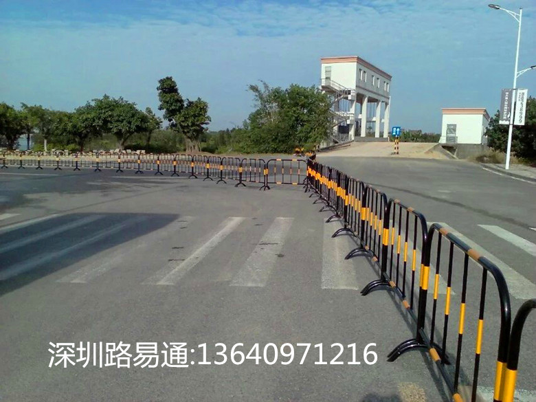 深圳市厂家供应隔离护栏 深圳反光黄黑铁厂家