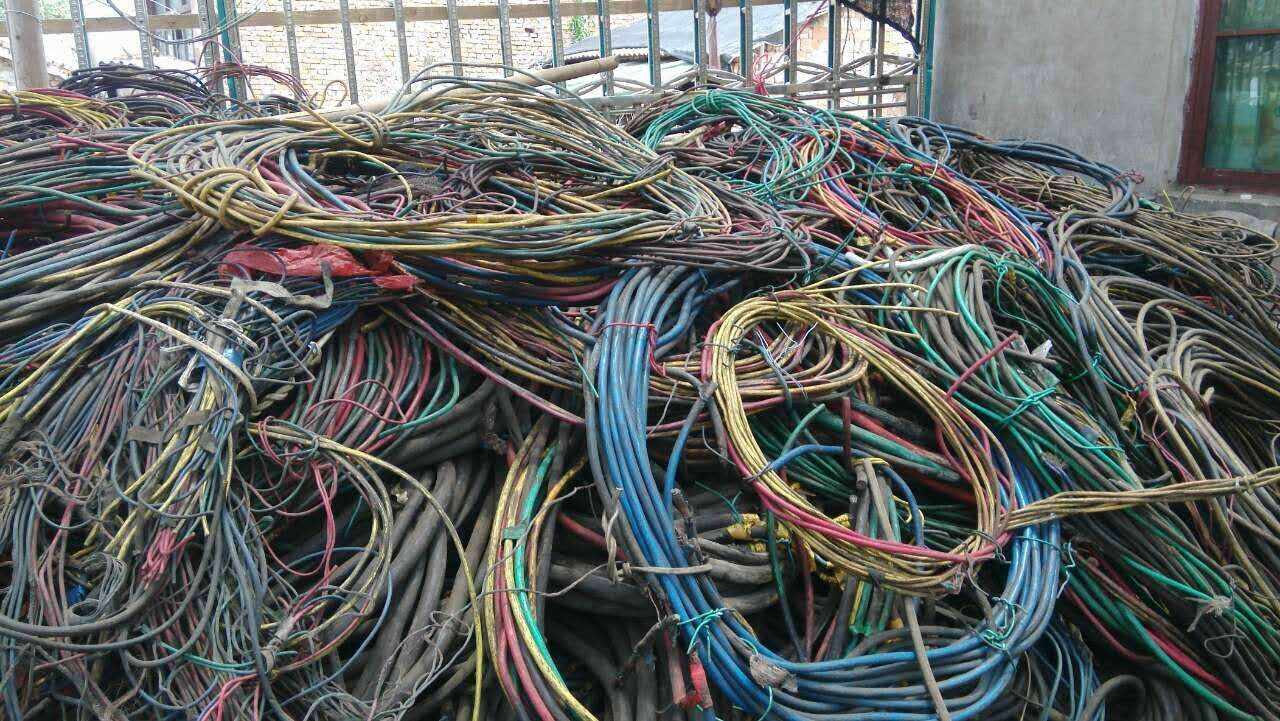 长期大量回收电缆 高价回收电缆 废旧电缆回收厂家图片
