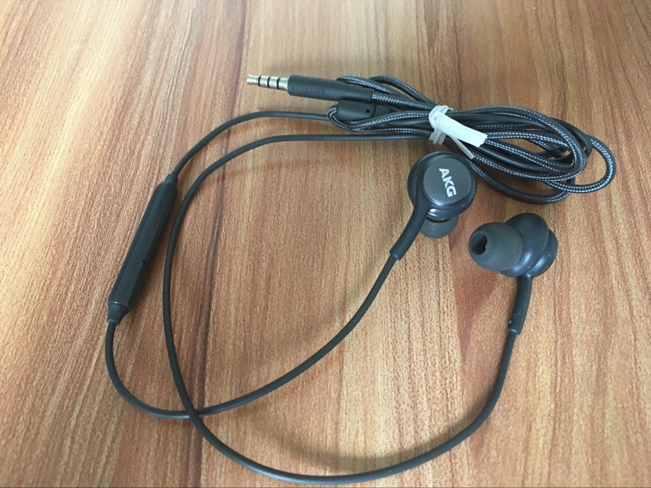三星S8入耳式耳机3.5mm运动现货工厂新款三星S8编织绳入耳式耳机3.5mm运动耳机外贸爆款