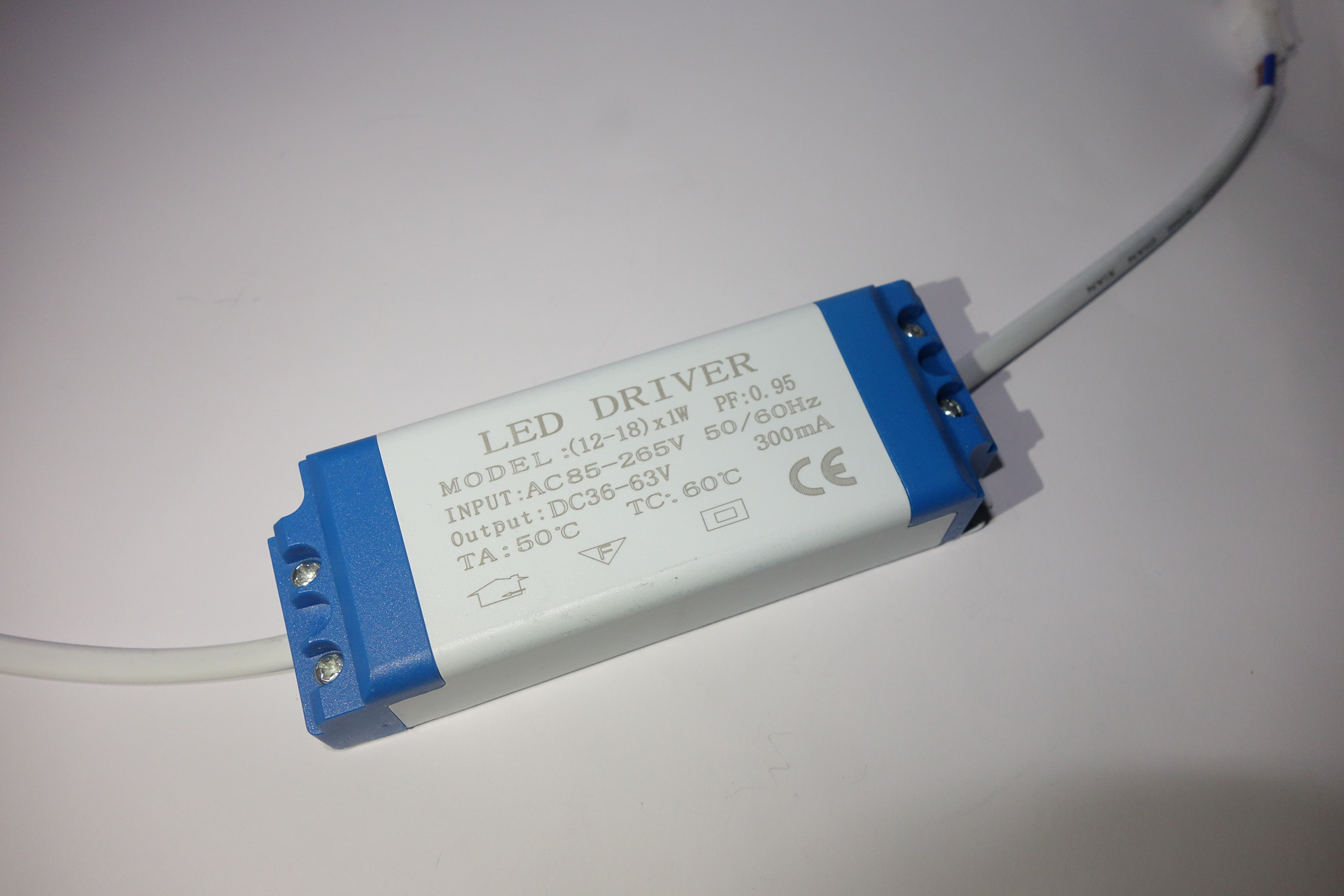LED12-18*1W塑壳电源