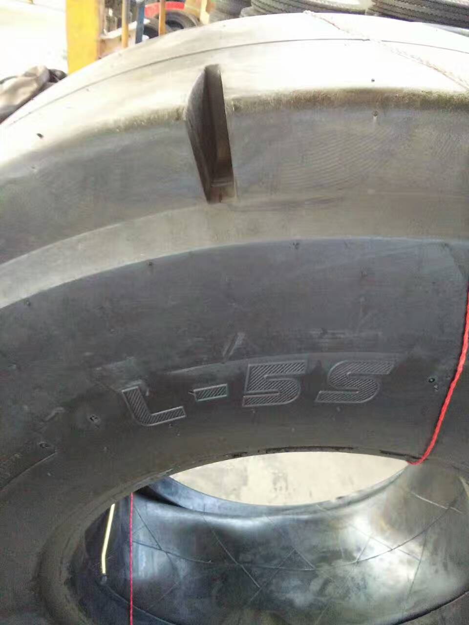 供应玲珑井下铲运机轮胎17.5-25 光面轮胎L-5S加厚耐磨 17.5-25