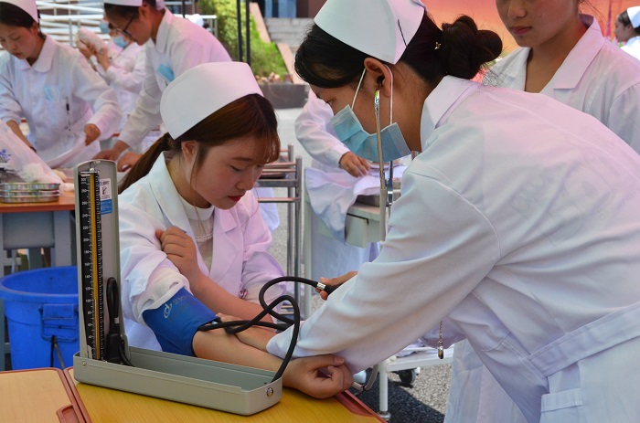 格尔卫校网：2019年重庆女生学习护理专业怎么样呢？