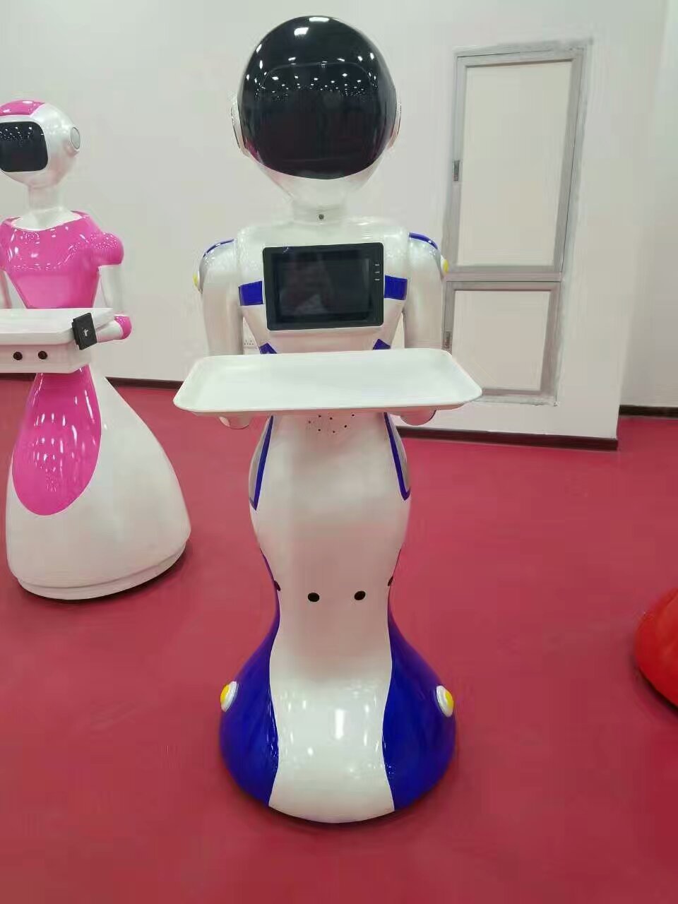 无轨送餐机器人迎宾讲解机器人厂家智能导购机器人
