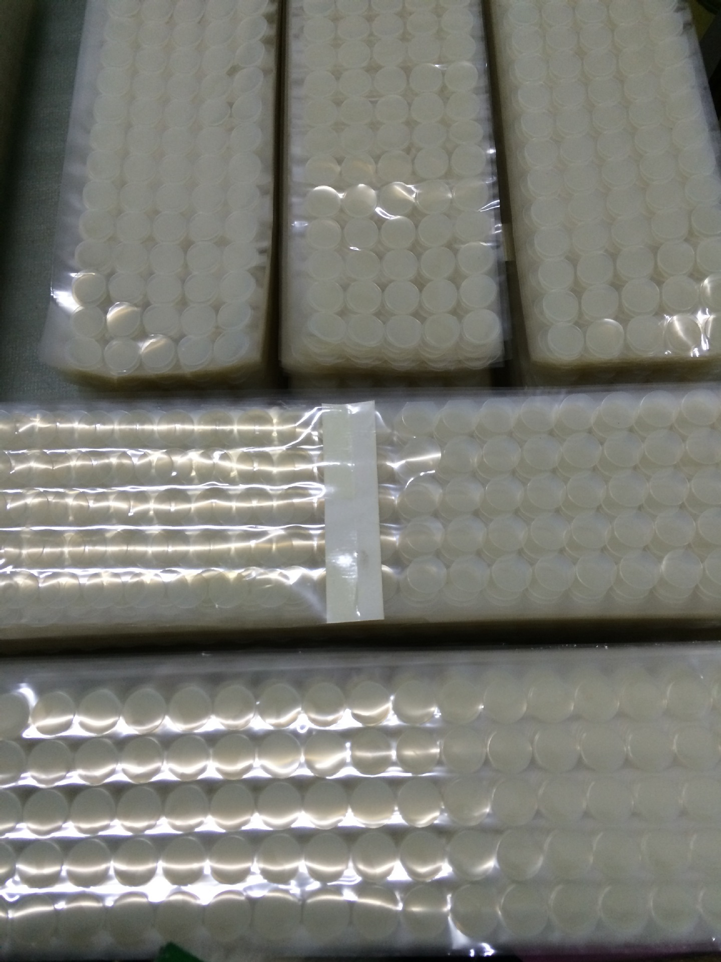 透明硅胶垫片 防滑防震硅胶橡胶垫3M背胶耐磨硅胶脚垫生产厂家图片