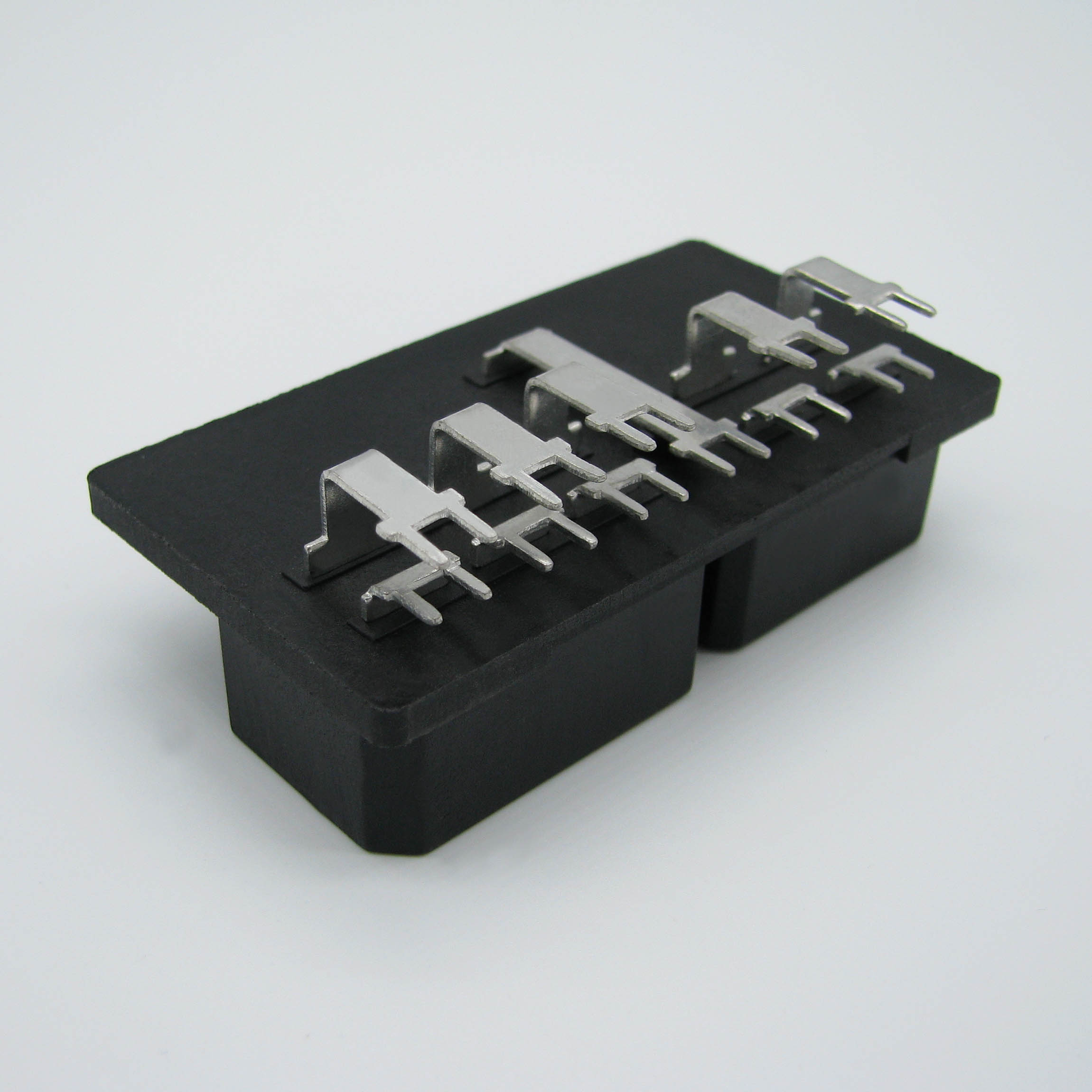 厂家直供11P汽车接插件-欧曼闪光器插头黑色电接线端子接插件插头